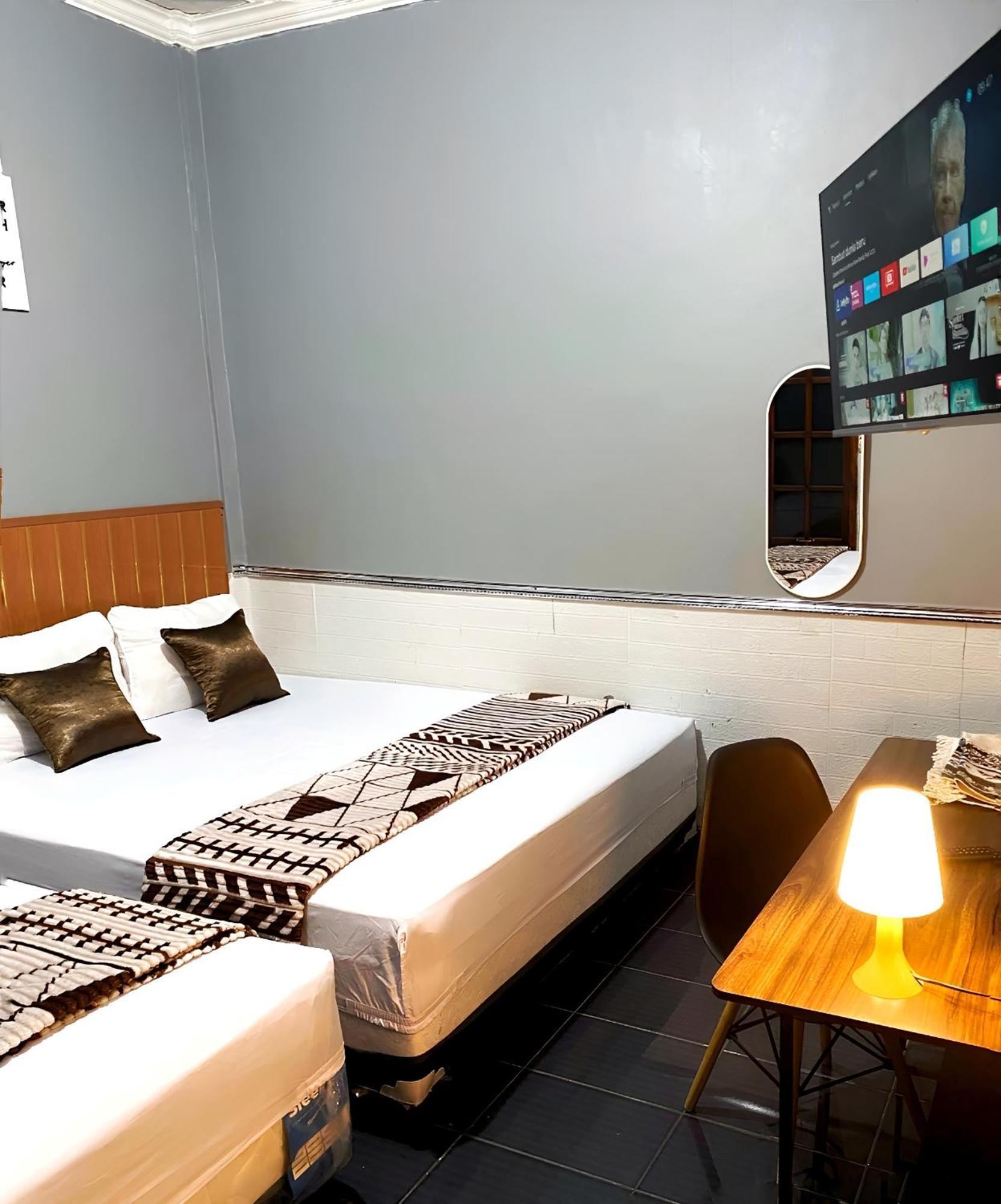 Jogja Day Inn Jogjakarta Buitenkant foto