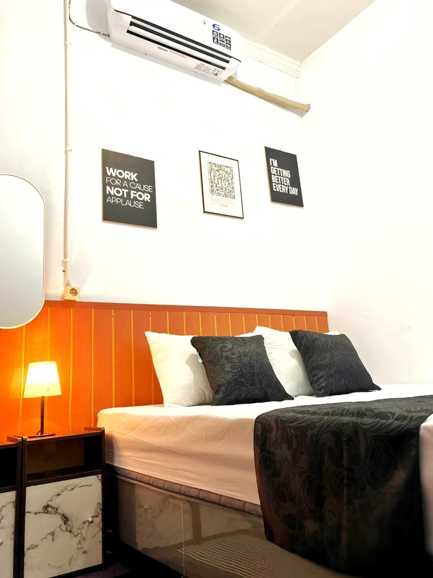 Jogja Day Inn Jogjakarta Buitenkant foto