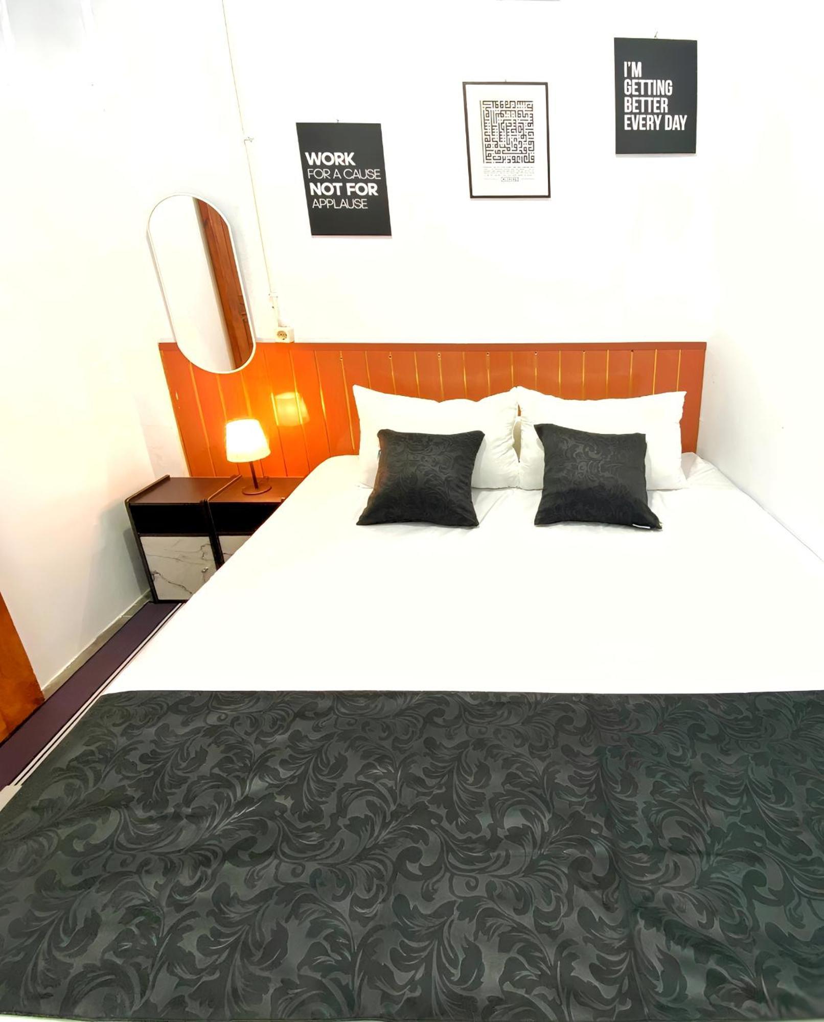 Jogja Day Inn Jogjakarta Buitenkant foto